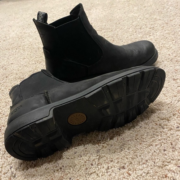 UGG men’s Chelsea boots - Picture 2 of 4